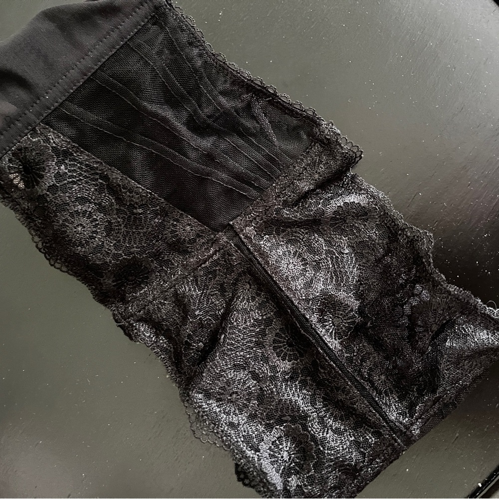 Chantelle Elegant Black Lace Cinch Waist Lingerie